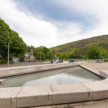 Stunning 1 Bed At Holyrood Palace & Arthurs Seat Edinburgh Exterior photo